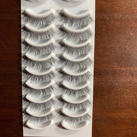 False lashes - Picture 3 of 10